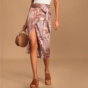 Worn once — stunning & comfortable Lulu’s skirt, worn once.